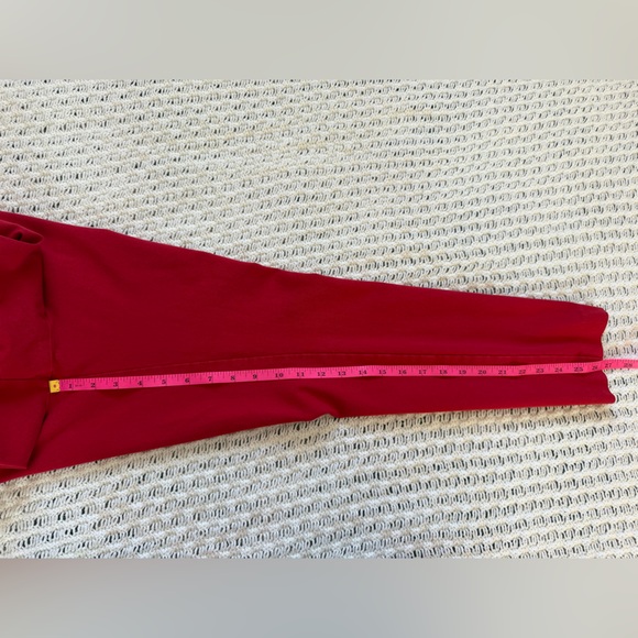 OLD NAVY Gently Used High Rise Pixie Straight Leg Slim Fit Red Pants Size 6 - Picture 9 of 9